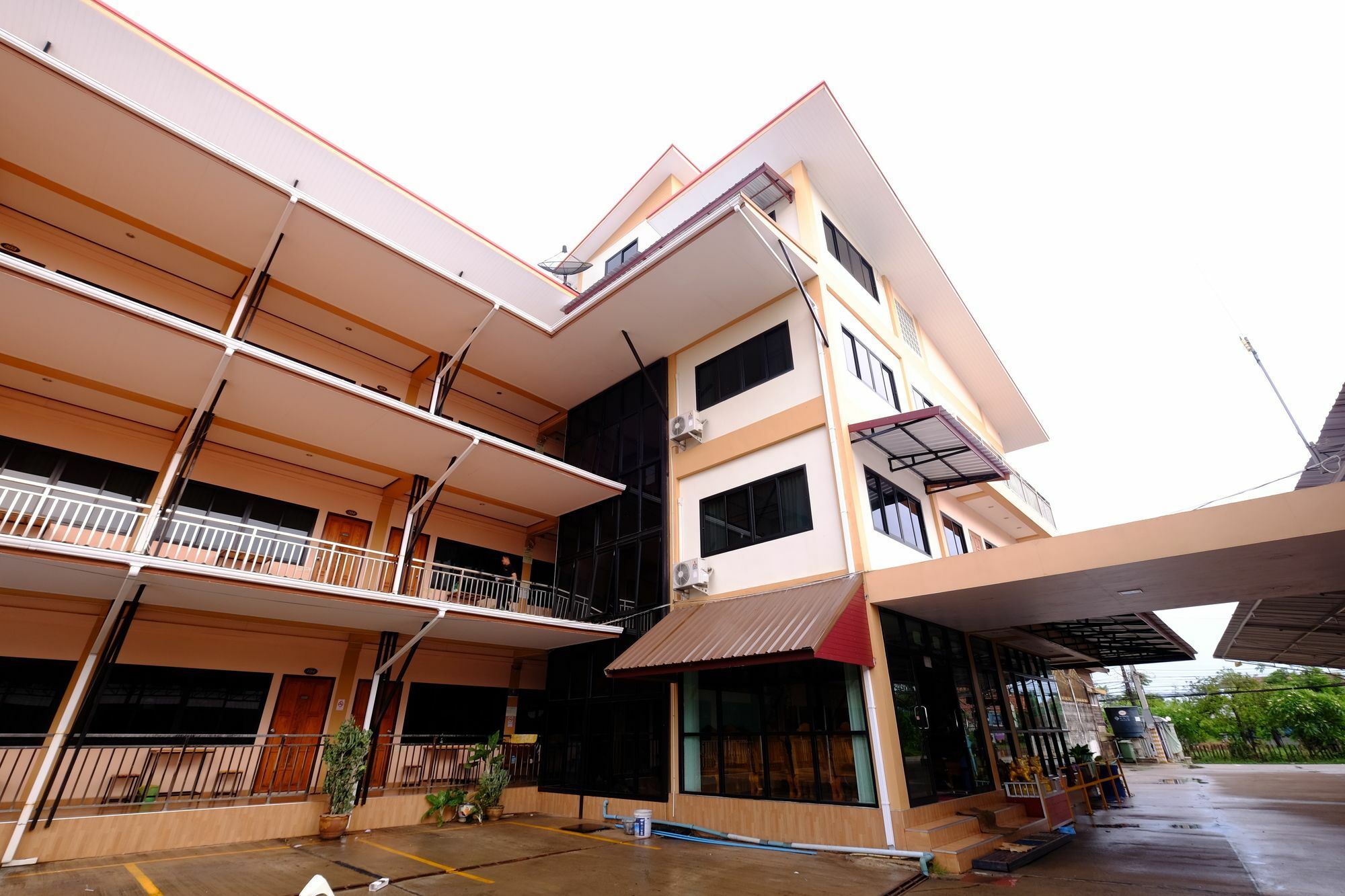 Kanjana Mansion محافظة ساكون ناخون المظهر الخارجي الصورة